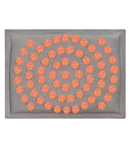 Подушка акупунктурная IGORA (45х35 см, гречневая лузга) - серая с аппликаторами Кузнецова цвета персик.